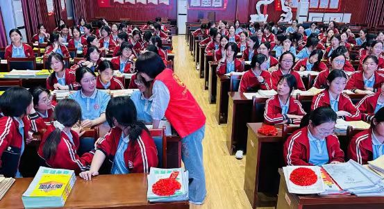 宜阳县法学会举办“为青春保驾护航 让成长不再烦恼”法治讲座