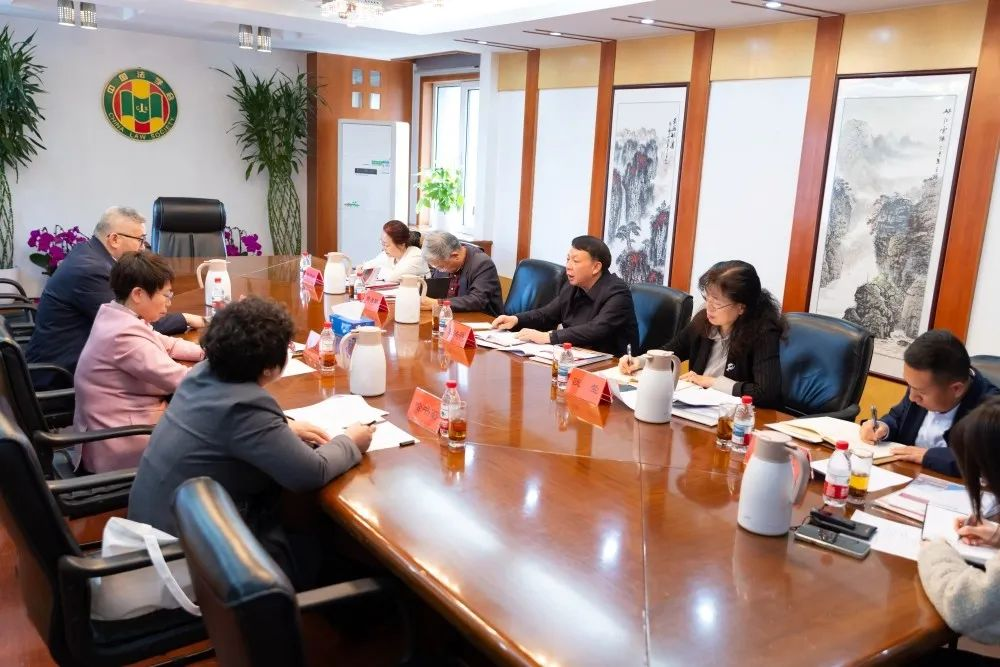 王洪祥与黑龙江大学王敬波一行座谈