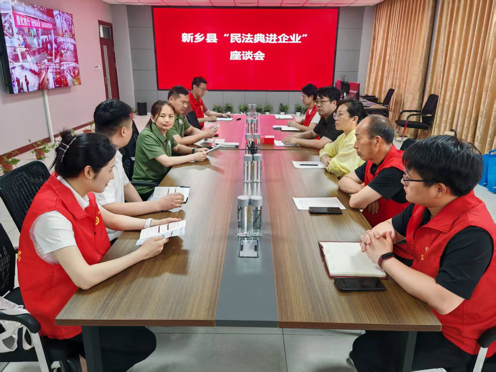 新乡市新乡县法学会开展民法典进企业宣传活动图片.jpg