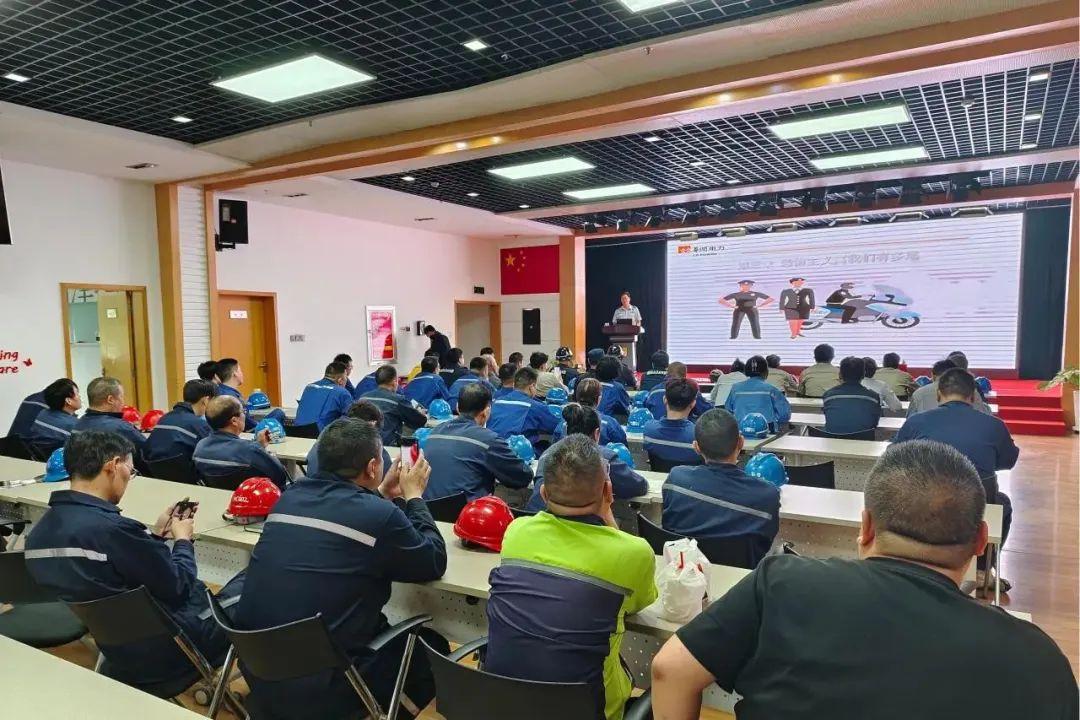 偃师区法学会联合区公安分局深入企业开展反恐防暴培训活动
