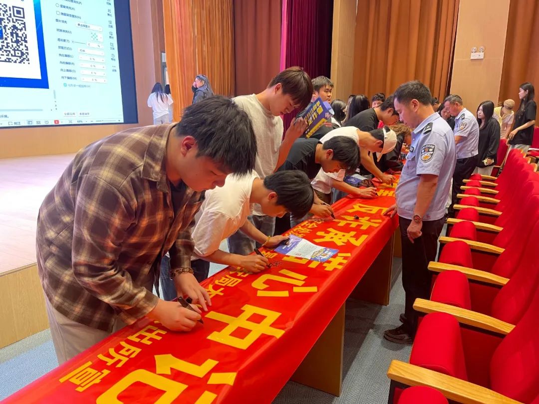 新乡市获嘉县法学会联合公安局开展反诈宣讲进高校活动.jpg