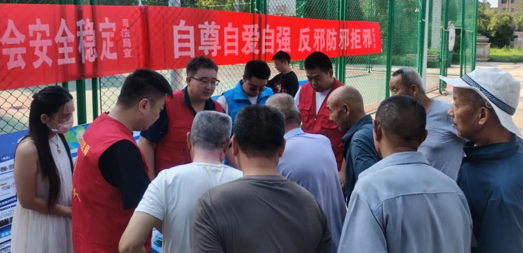 新乡市辉县市冀屯镇基层服务站开展反邪教法治宣传.jpg
