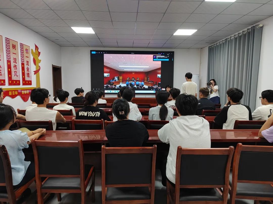 新乡市辉县市开展送法进社区普法宣传-图片.jpg