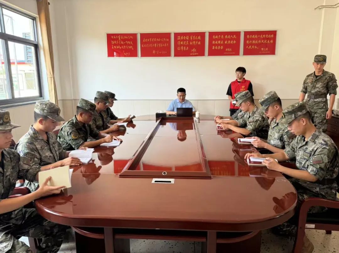 2.新乡市获嘉县法学会开展送法进军营活动.jpeg