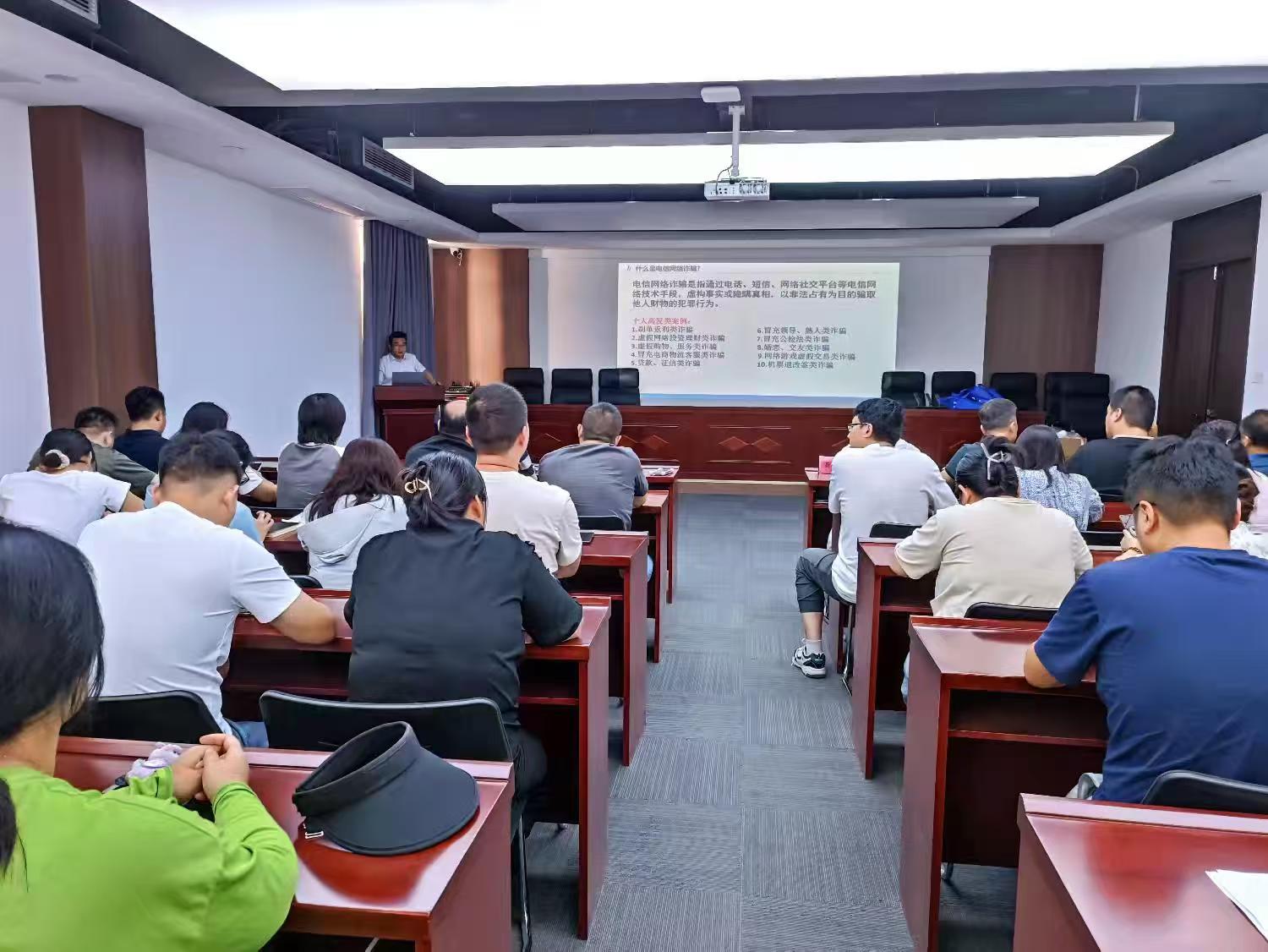 新乡市卫滨区法学会自由路街道办事处服务站开展反诈法治宣讲.jpeg