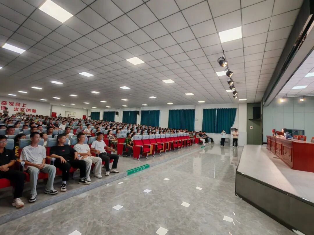 新乡市新乡县开展开学法治第一课活动图片.jpeg