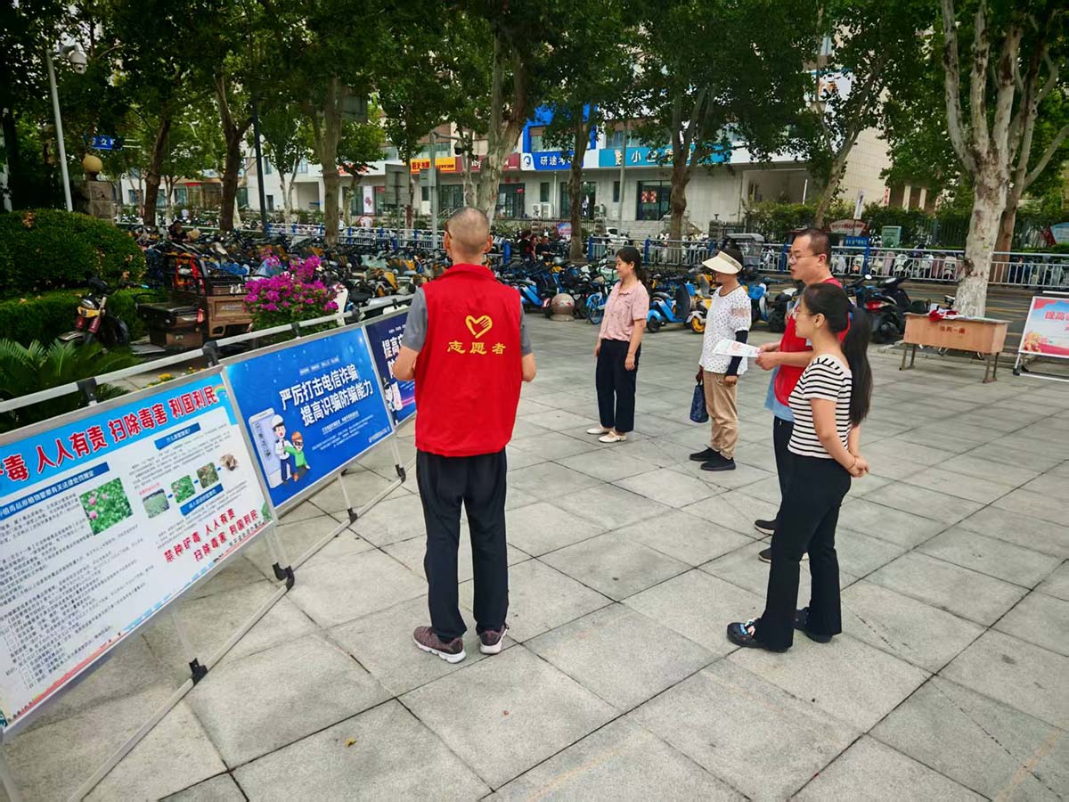 新乡市牧野区东干道街道基层服务站开展“普法进校园”宣传活动.jpg
