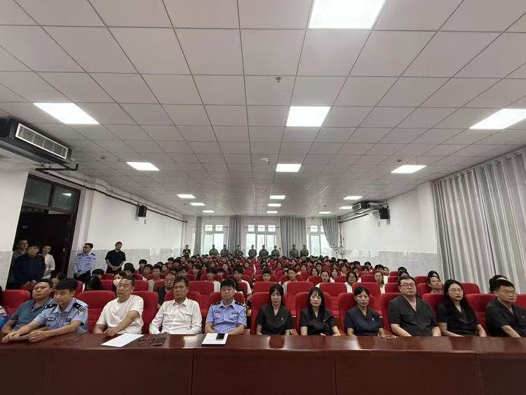 法治宣传进校园  普法护航助成长 源汇区开展“开学第一课”主题法治教育活动